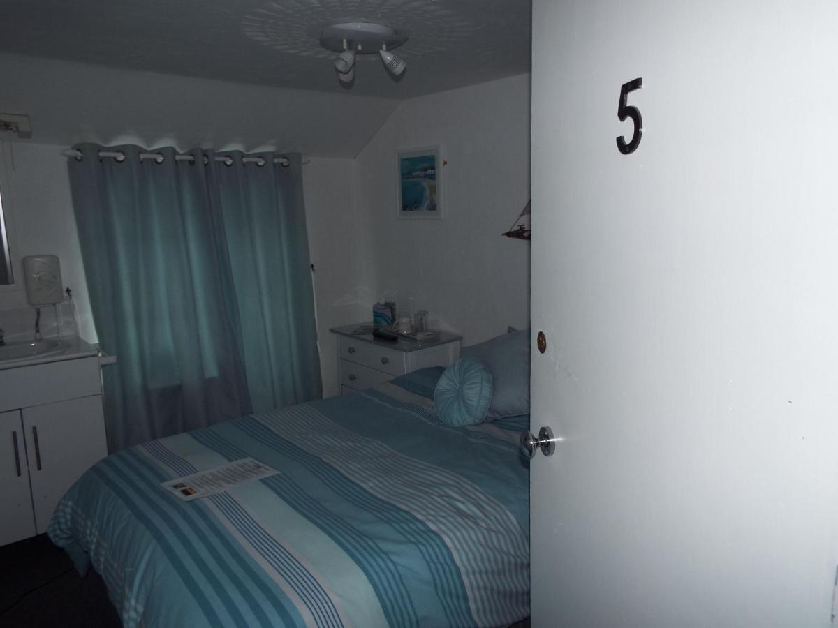 Corner House Guest House บิดีฟอร์ด ภายนอก รูปภาพ